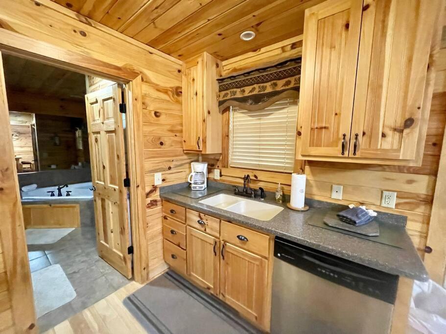 2 Bed Cabin Hot Tub Close To Helen #16 Extérieur photo