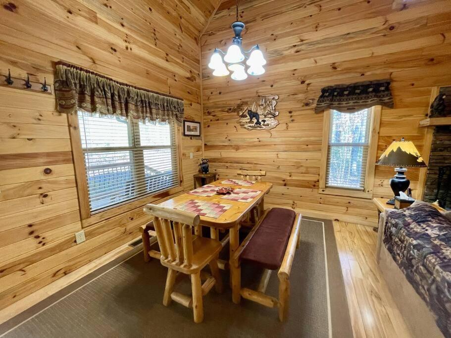 2 Bed Cabin Hot Tub Close To Helen #16 Extérieur photo