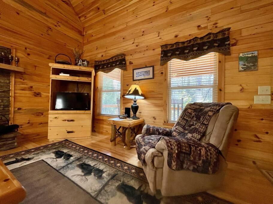 2 Bed Cabin Hot Tub Close To Helen #16 Extérieur photo
