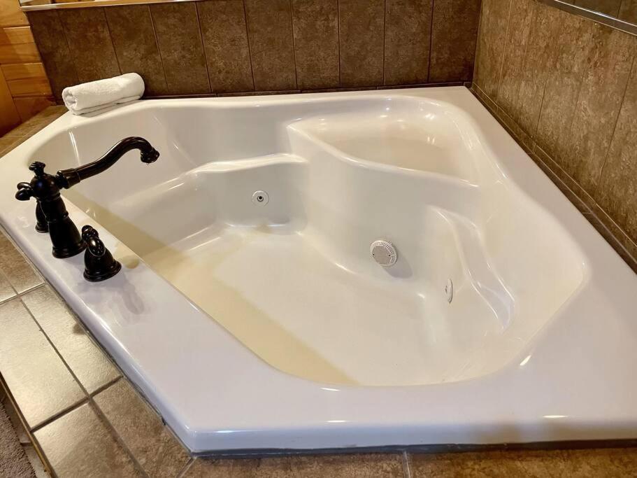 2 Bed Cabin Hot Tub Close To Helen #16 Extérieur photo